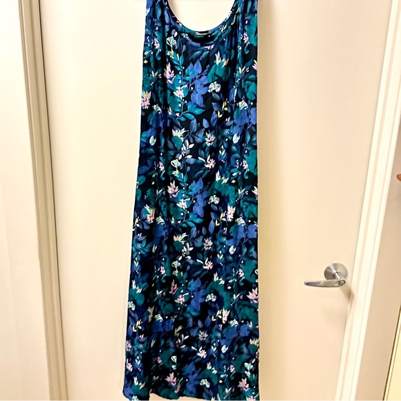 Ulla Popken Dresses & Skirts - Ulla Popken Navy Background with floral all over design. Size 3X, Viscose